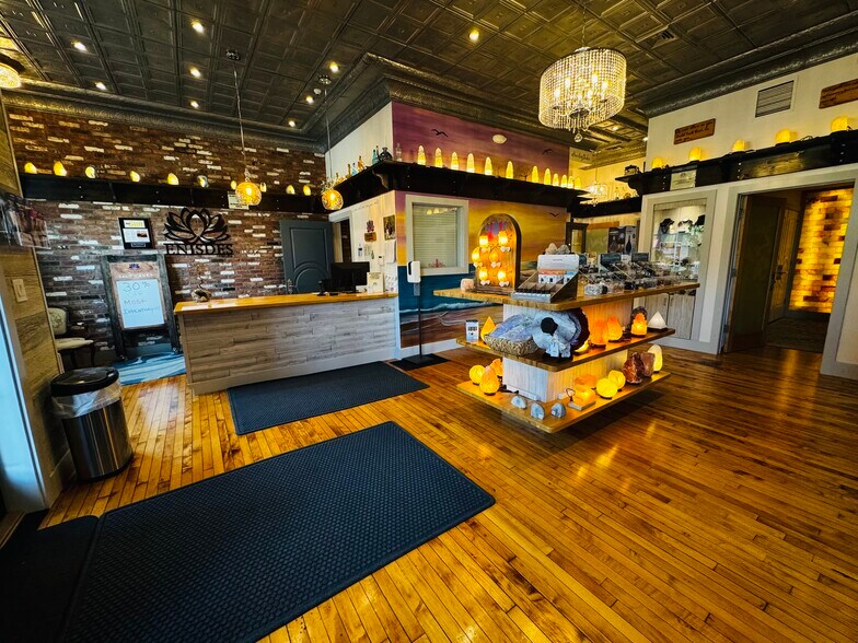 More Photos Of 1372 Main St, Palmer Freestanding For Lease