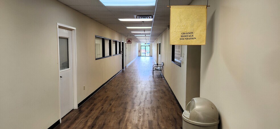 More Photos Of 568 E Main St, Independence Storefront For Lease