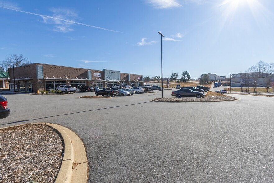 More Photos Of 6516 State Park Rd, Travelers Rest Storefront For Lease