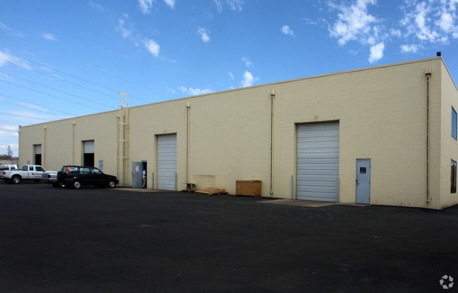 More Photos Of 6051 Washington St, Denver Warehouse For Lease