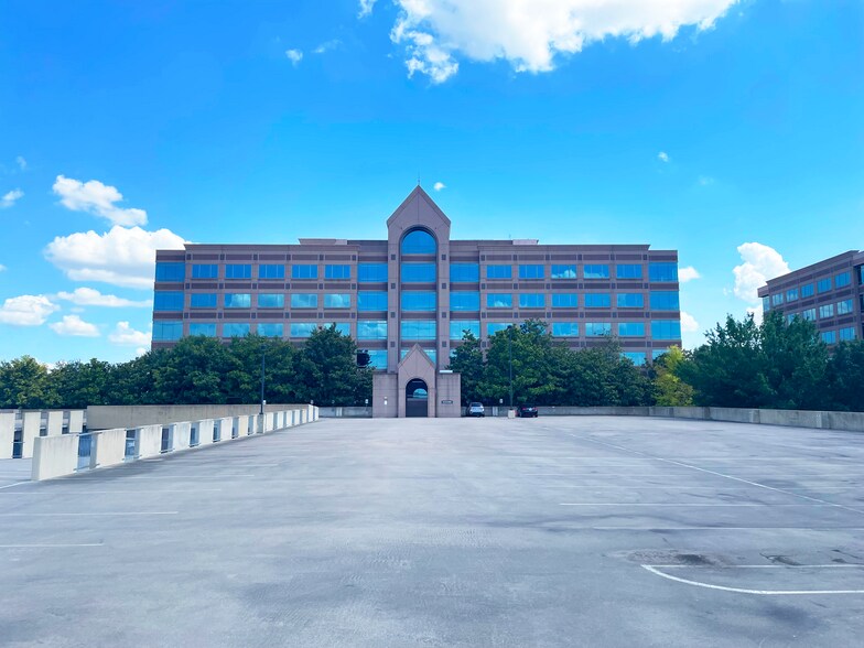 More Photos Of 909 Hidden Ridge Dr, Irving Office For Lease