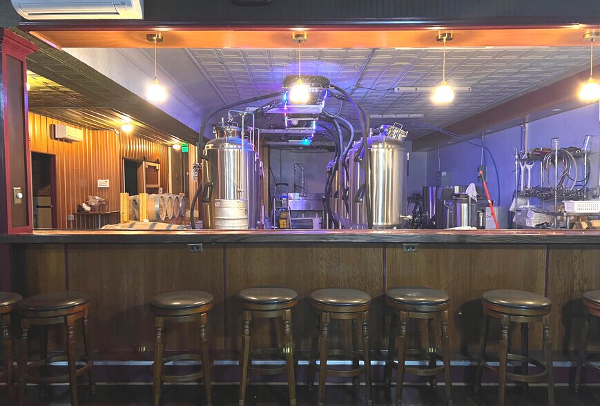 More Photos Of 32 Franklin St, Martinsville Storefront For Sale