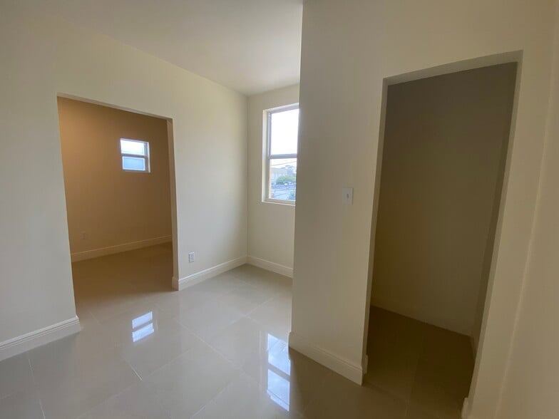 More Photos Of 219 N 21st Ave, Hollywood Storefront Retail Office For Lease