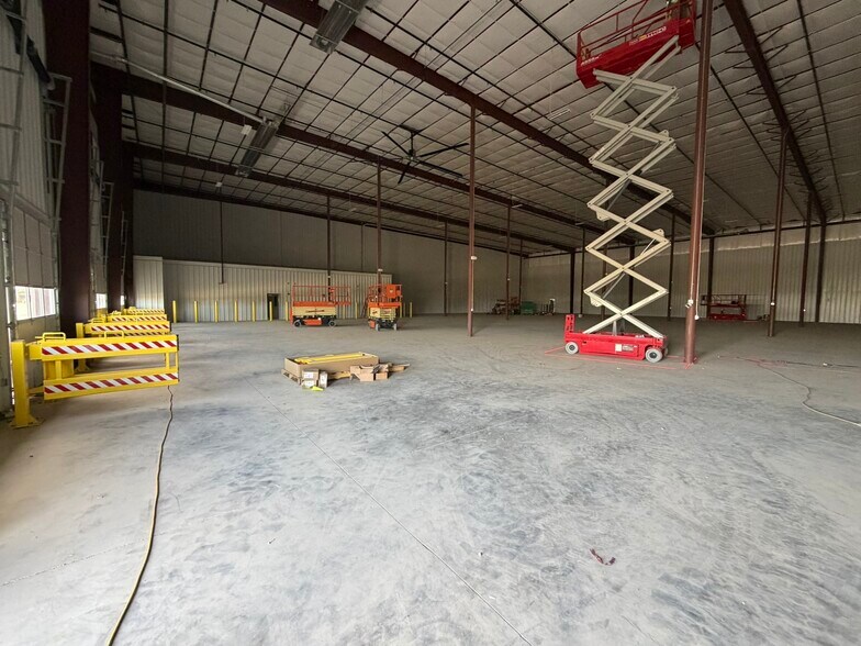 More Photos Of 230 NE Loop 289, Lubbock Industrial For Lease