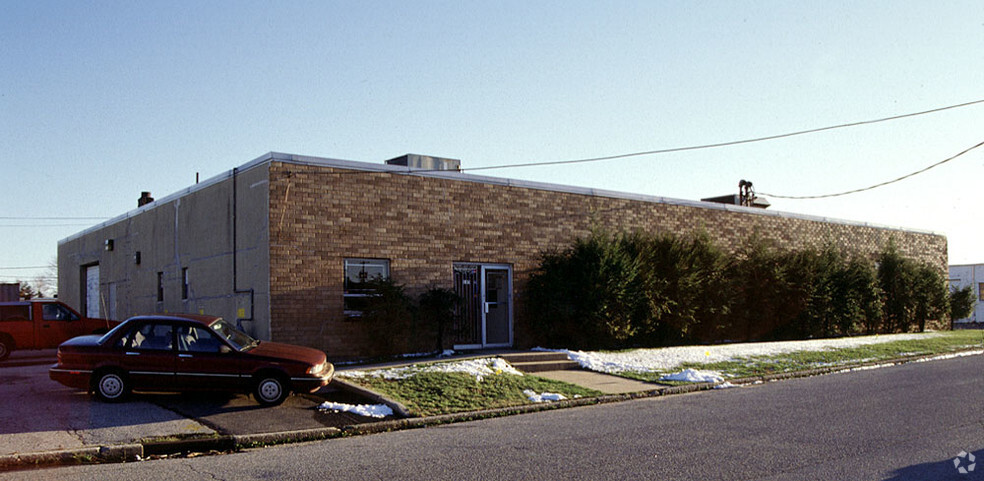 Primary Photo Of 135 Rome St, Farmingdale Warehouse For Lease