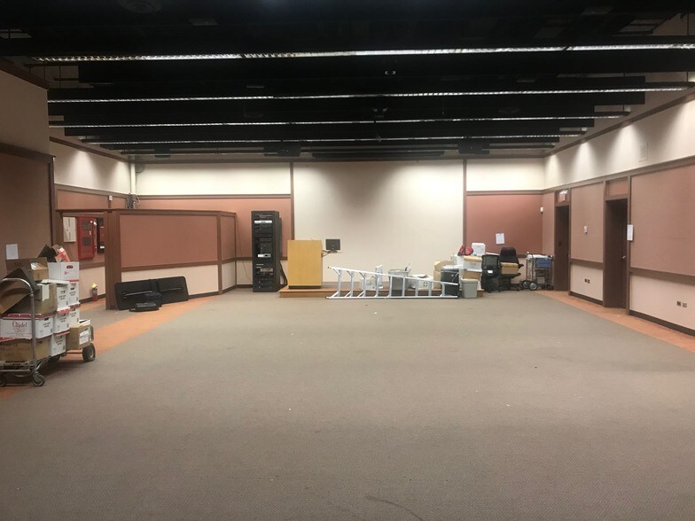 More Photos Of 5834 W Howard St, Skokie Warehouse For Sale