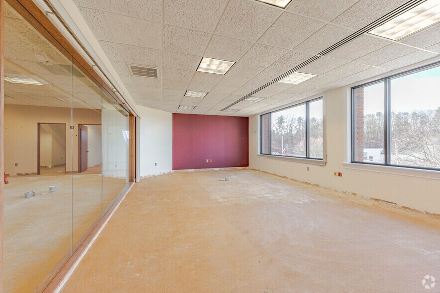 More Photos Of 22 Waterville Rd, Avon Medical For Sale