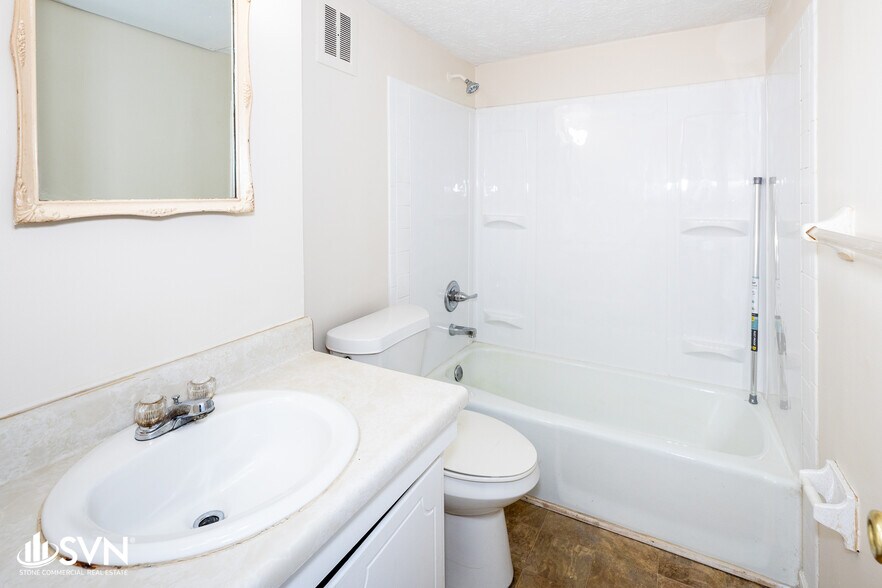 More Photos Of 150 N Northland Dr, Lexington Apartments For Sale