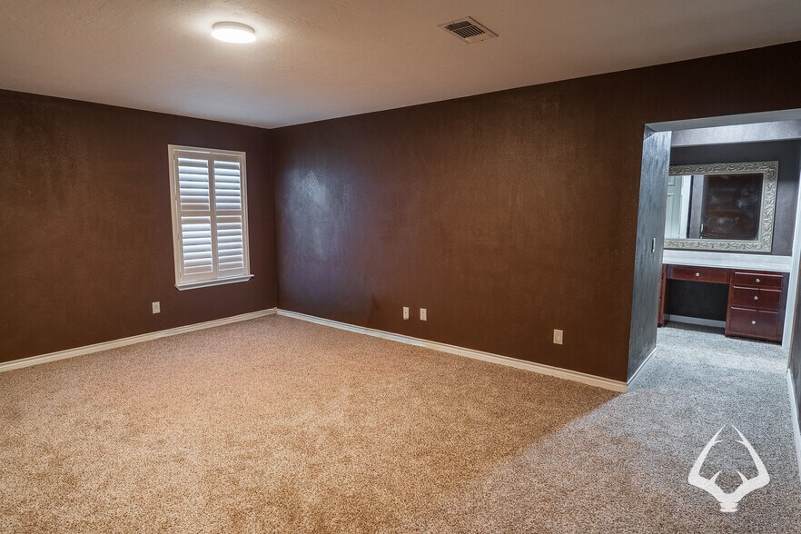 More Photos Of 205 N Wheeler Rd, Colmesneil Office For Sale