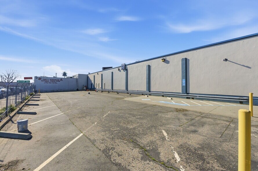 More Photos Of 6537 Foothill Blvd, Oakland Office For Lease