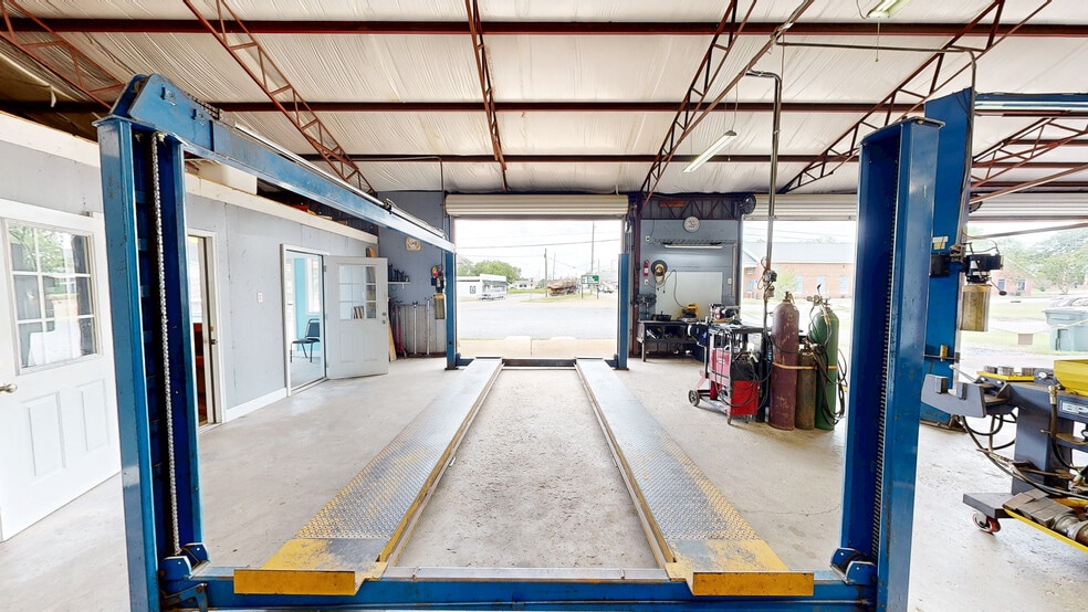 More Photos Of 716 S Main St, Enterprise Auto Repair For Sale