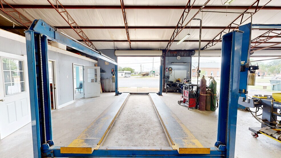 More Photos Of 716 S Main St, Enterprise Auto Repair For Sale