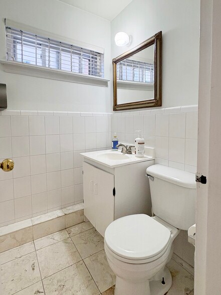 More Photos Of 2302 29th St, Astoria Office For Lease