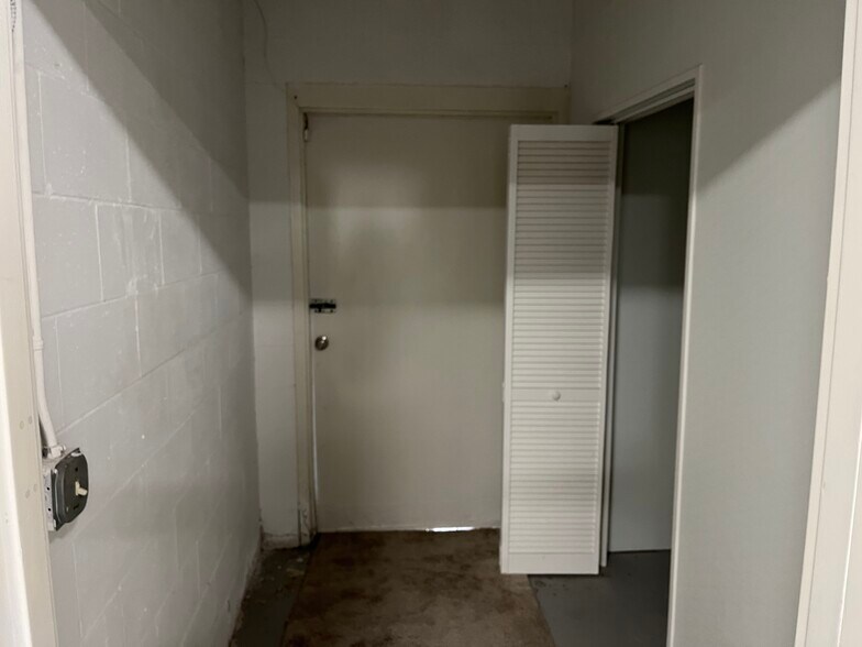 More Photos Of 569 Blanding Blvd, Orange Park Freestanding For Sale