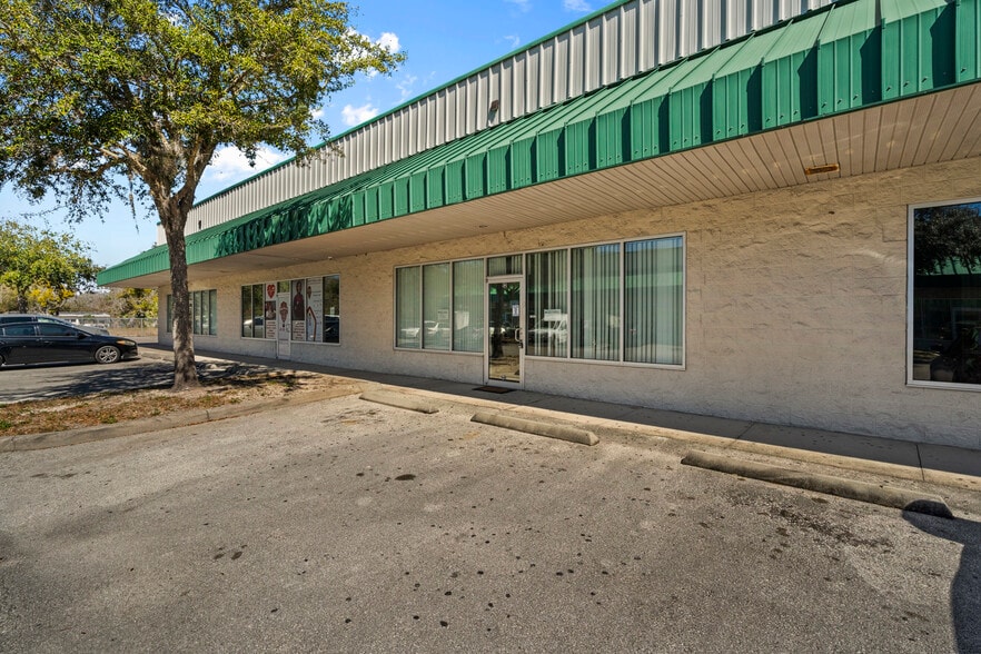 More Photos Of 3239 Old Winter Garden Rd, Orlando Flex For Sale