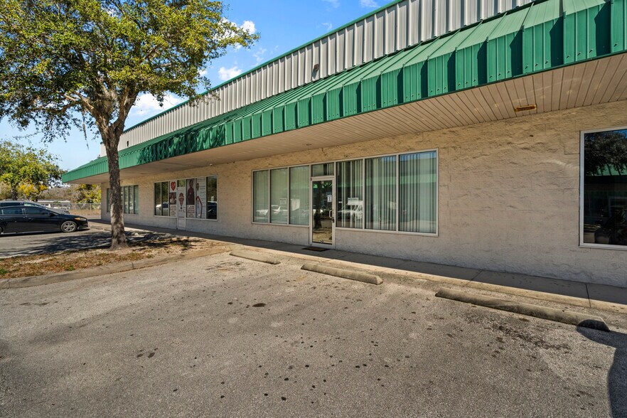 More Photos Of 3239 Old Winter Garden Rd, Orlando Flex For Sale