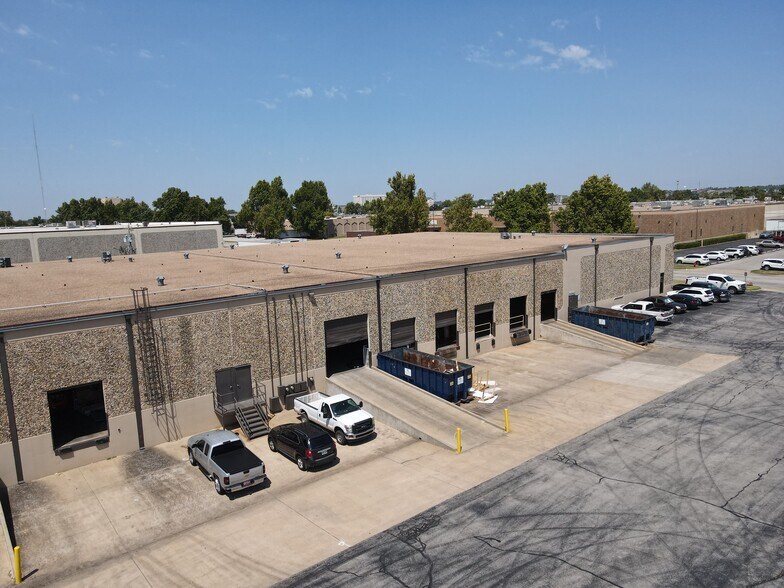 More Photos Of 4130-4150 Will Rogers Pky, Oklahoma City Warehouse For Lease