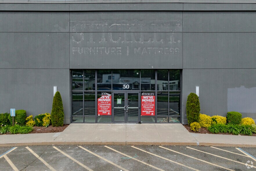 More Photos Of 50 Tarrytown Rd, White Plains Freestanding For Sale