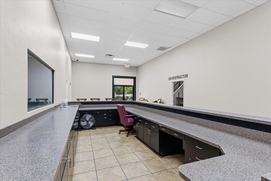 More Photos Of 15043 Main St, Alachua Showroom For Sale