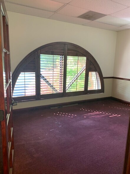 More Photos Of 2080 McGregor Blvd, Fort Myers Office For Lease