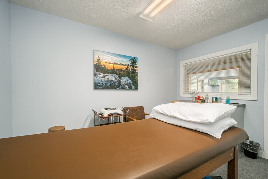 More Photos Of 541 Spruce St, Thomas Flex For Sale