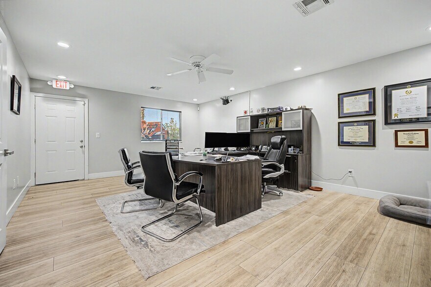 More Photos Of 6470 W Desert Inn Rd, Las Vegas Coworking Space