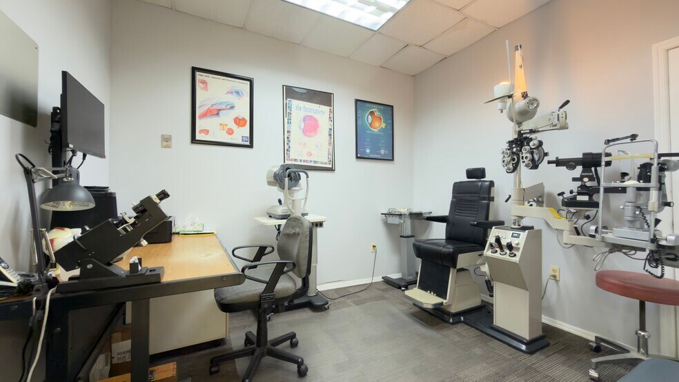 More Photos Of 6110 Bergenline Ave, West New York Storefront Retail Residential For Lease