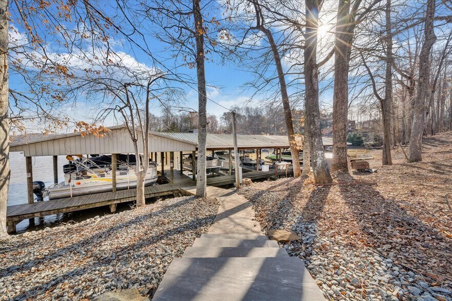 More Photos Of 2200 Old Salem School Rd, Union Hall Marina For Sale