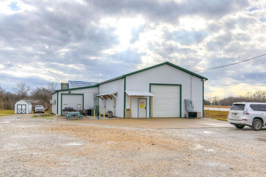 More Photos Of 12619 Nettle Dr, Neosho Specialty For Sale