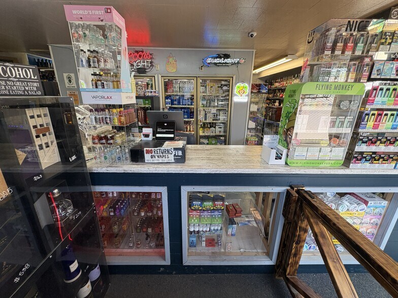 More Photos Of 346 W 2nd St, Winner General Retail For Sale