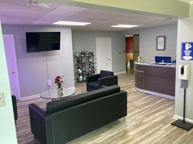 More Photos Of 1200 Peachtree St, Louisville Office For Sale