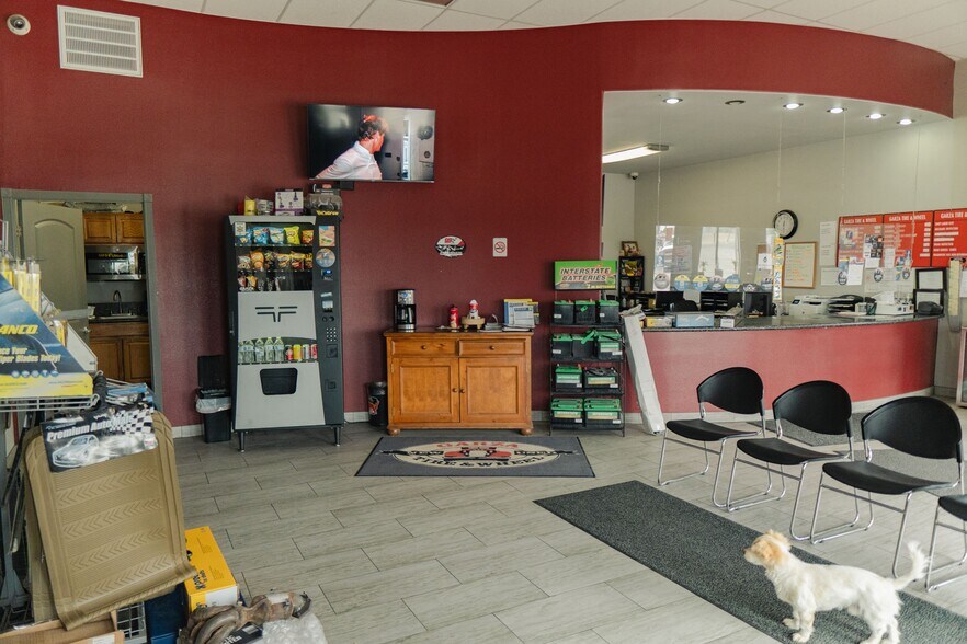 More Photos Of 6886 Santa Fe Dr, Winton Auto Repair For Sale