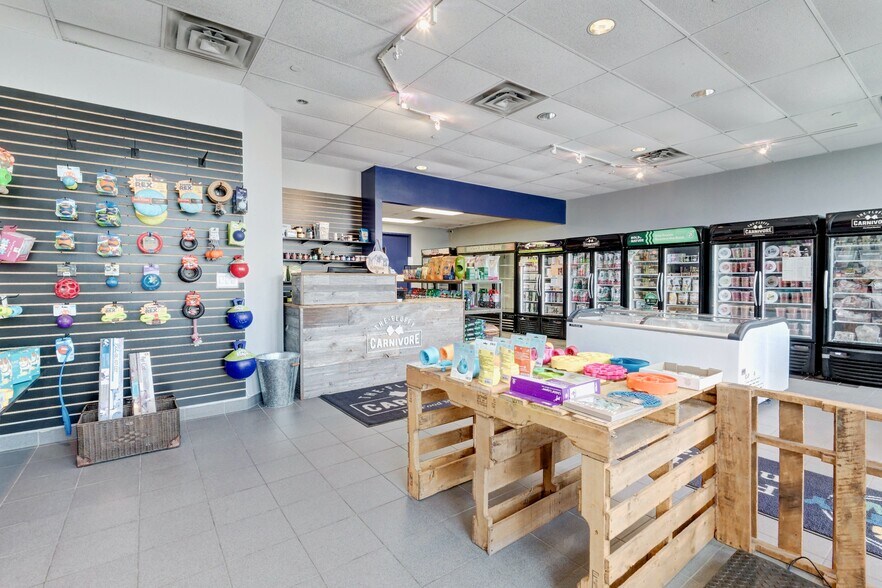 More Photos Of 3145 Dundas St W, Mississauga Storefront Retail Office For Lease