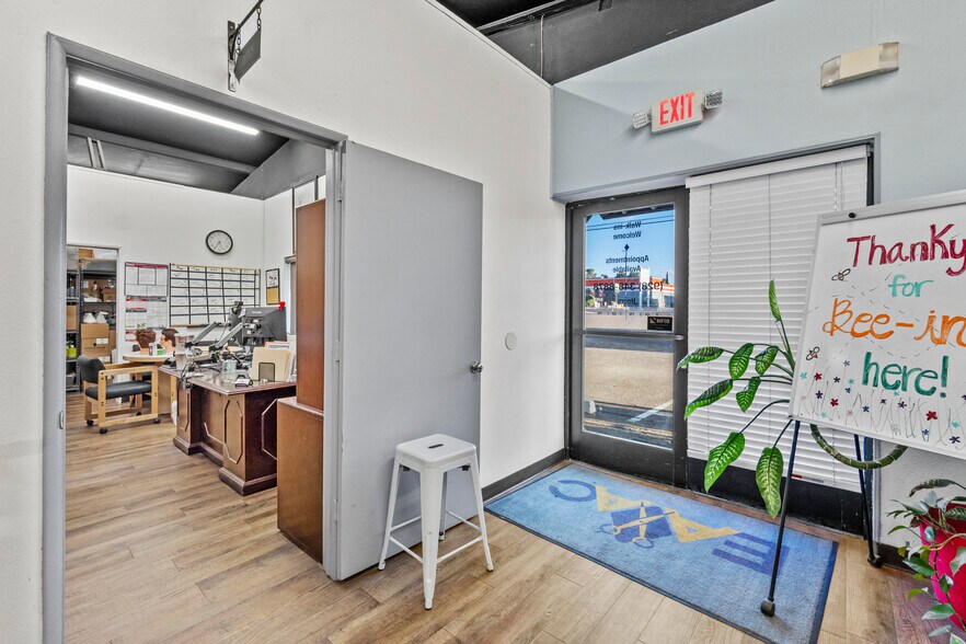 More Photos Of 1550 W Thatcher Blvd, Safford Loft Creative Space For Sale