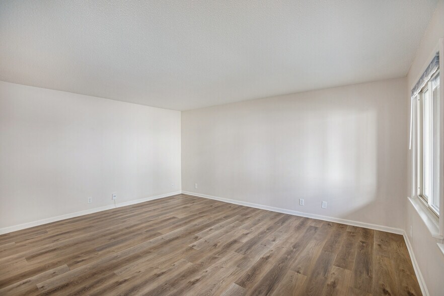 More Photos Of 8831-8837 Glenwood Ct, Overland Park Apartments For Sale