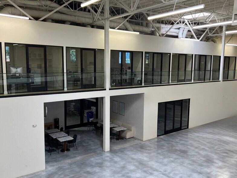More Photos Of 7545 N San Fernando Rd, Burbank Distribution For Lease