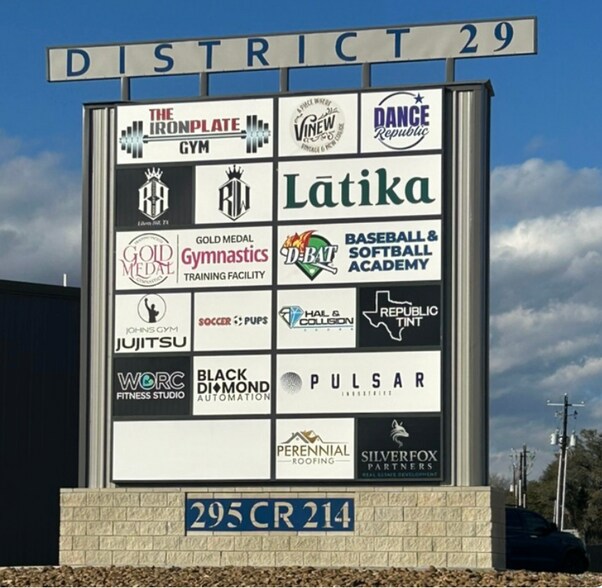 More Photos Of 233 County Road 214, Liberty Hill Flex For Lease