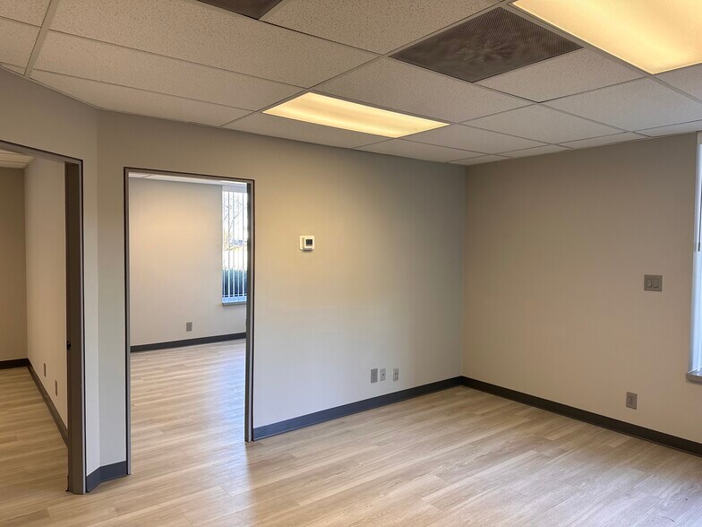 More Photos Of 4550 Kearny Villa Rd, San Diego Office For Sale