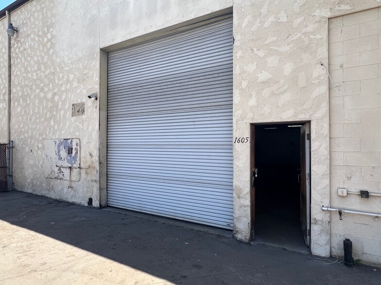 More Photos Of 1601-1635 Hoover Ave, National City Warehouse For Lease