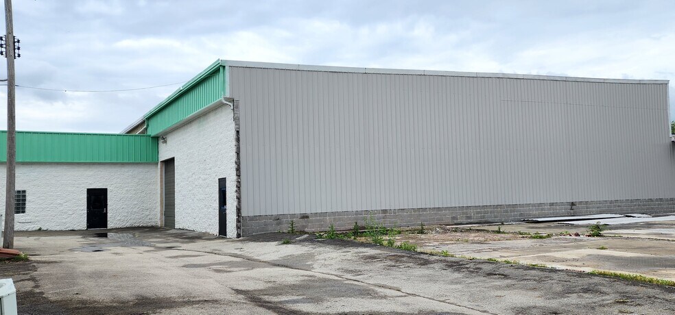 More Photos Of 1900 Liberty St, Mount Pleasant Manufacturing For Lease