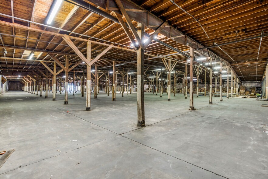 More Photos Of 1215 S Brightleaf Blvd, Smithfield Warehouse For Lease