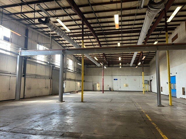 More Photos Of 301 Avenue 11 NW, Atkins Warehouse For Lease
