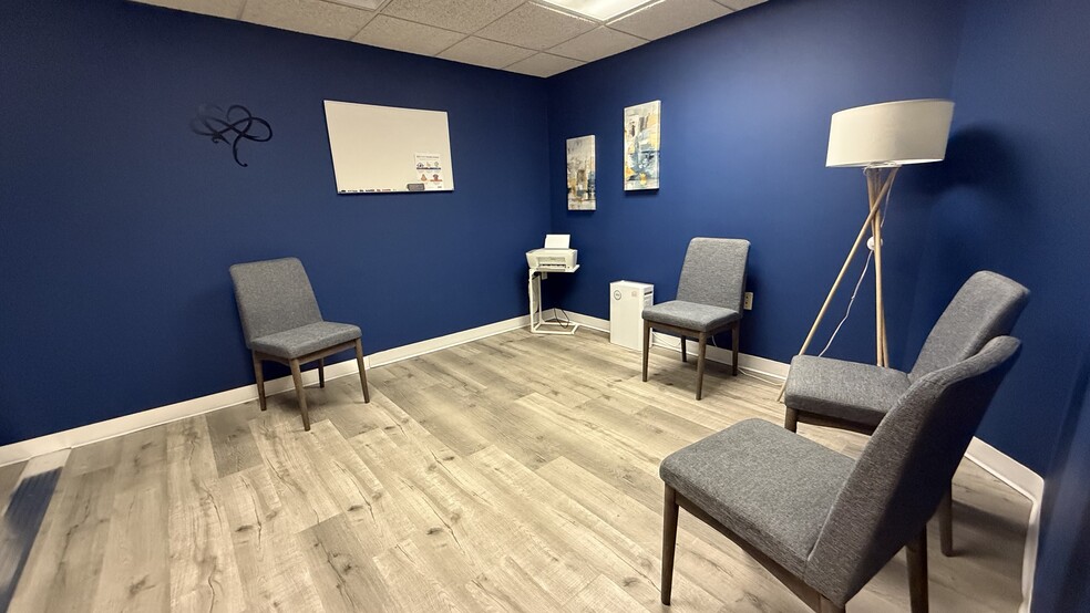 More Photos Of 82 Palomino Ln, Bedford Medical For Lease