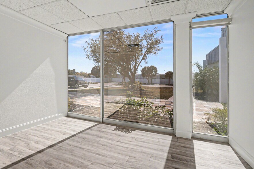 More Photos Of 1288 N Tamiami Trl, North Fort Myers Office For Lease