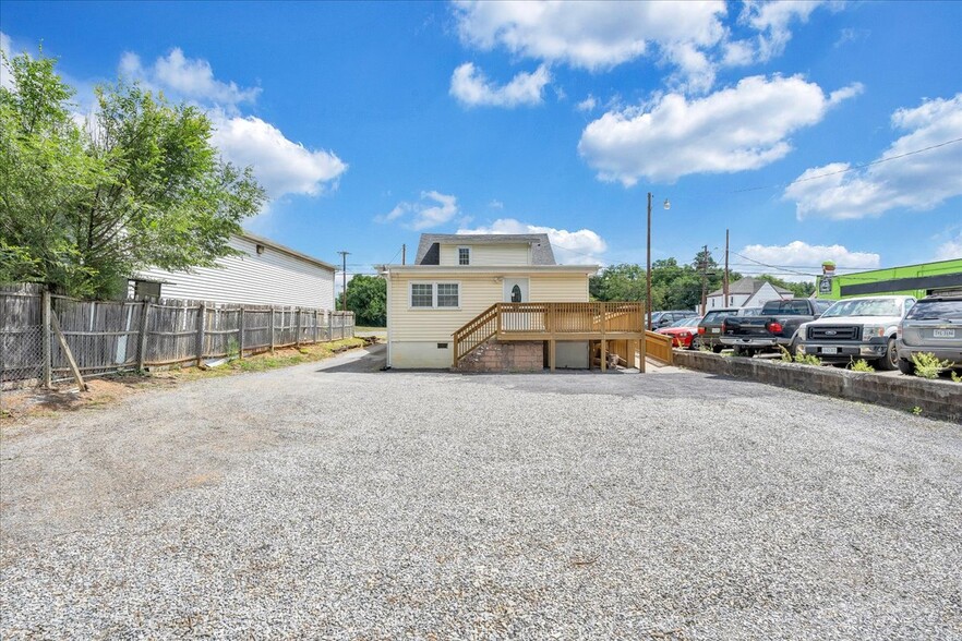 More Photos Of 3118 Williamson Rd NW, Roanoke Freestanding For Sale