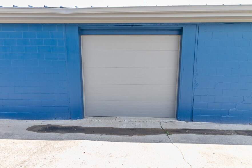 More Photos Of 925 Virginia St, Shelbyville Warehouse For Lease