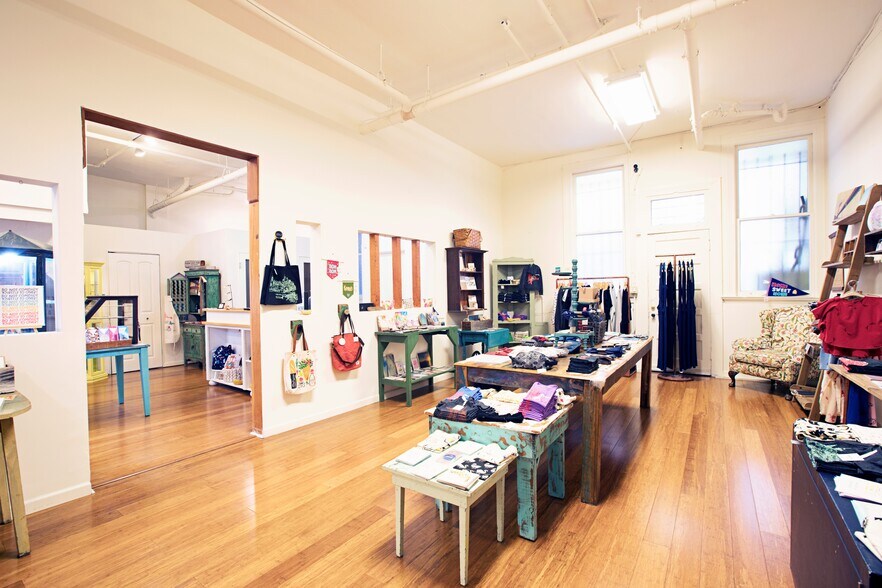 More Photos Of 541 Octavia Street, San Francisco Storefront For Lease