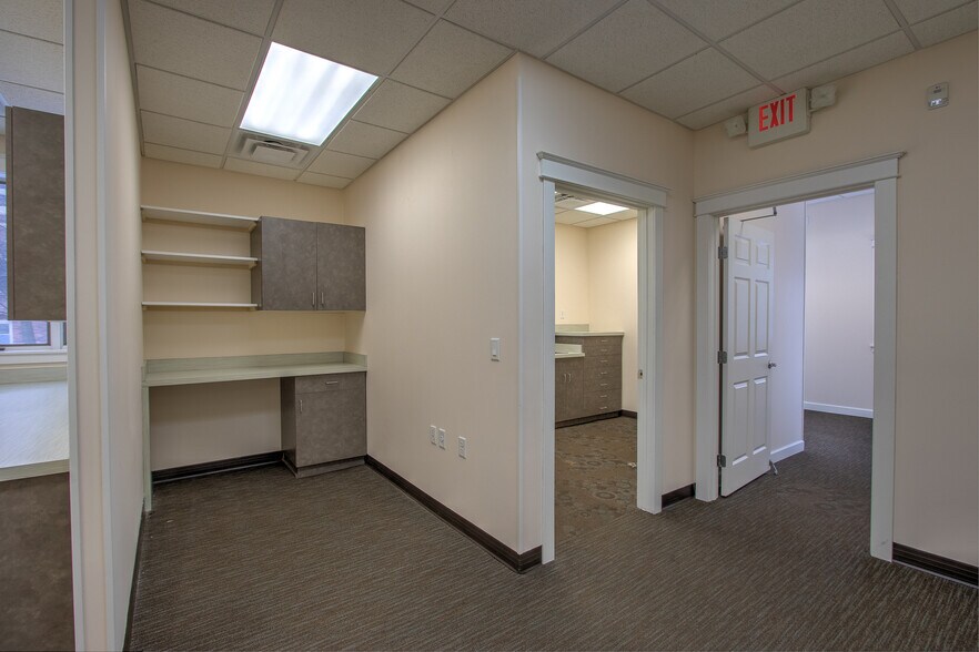 More Photos Of 244 Main St S, Cambridge Storefront Retail Office For Lease