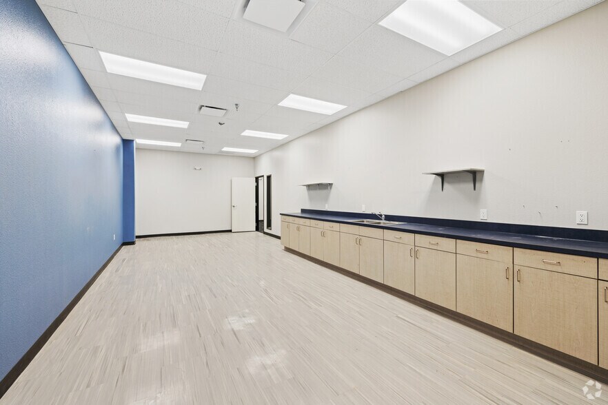 More Photos Of 2621 5th Ave, Scottsbluff General Retail For Sale