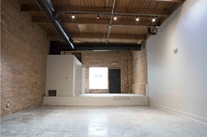 More Photos Of 309-319 N Justine St, Chicago Showroom For Lease